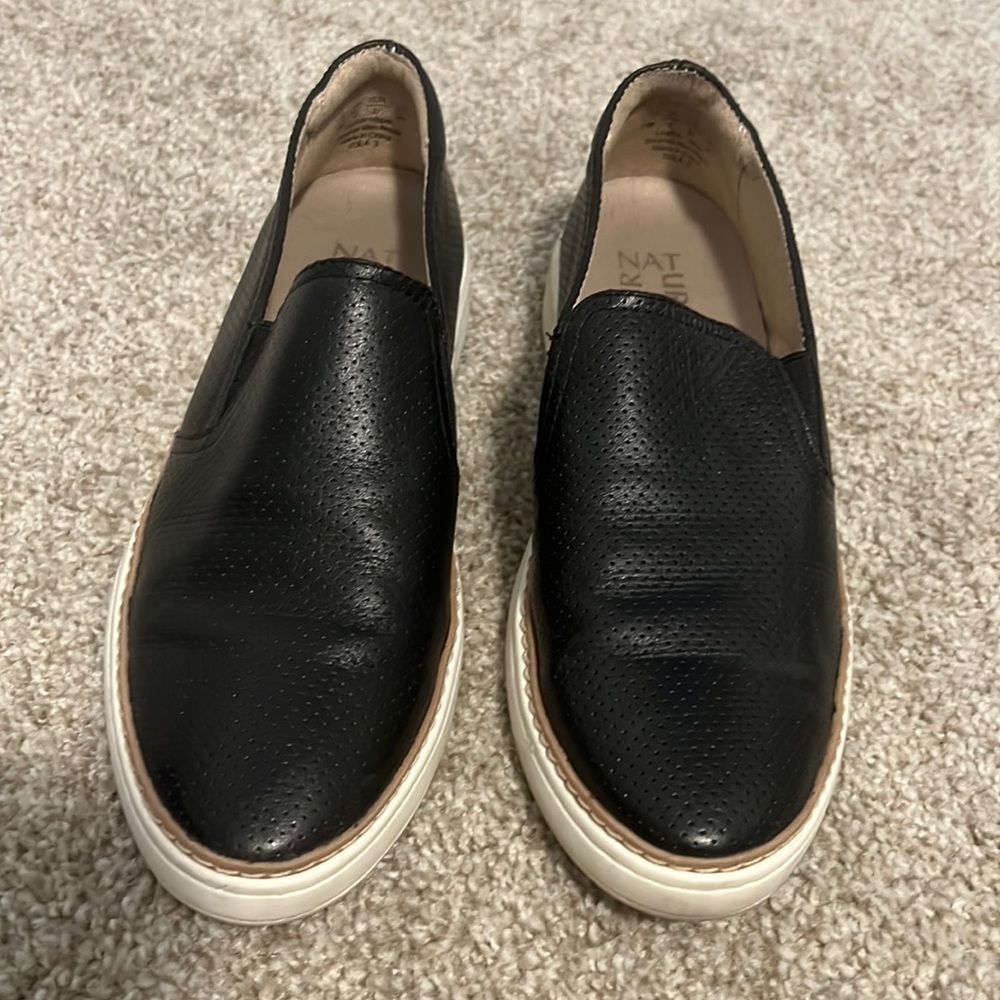 Women’s black Naturalizer loafers size 7